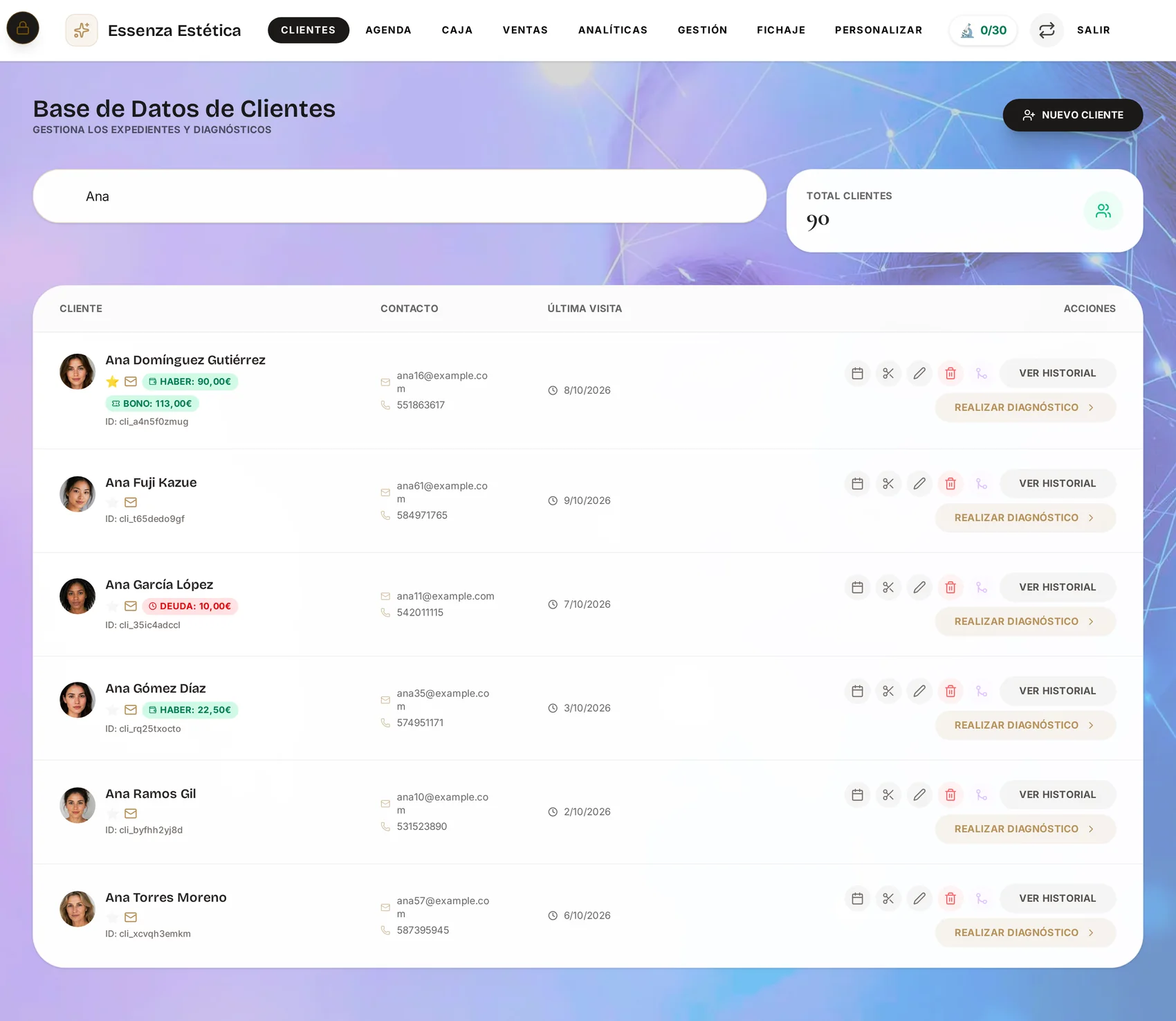 Lista de clientas con su foto, saldo a favor, bonos y deuda, sobre el fondo personalizado del centro